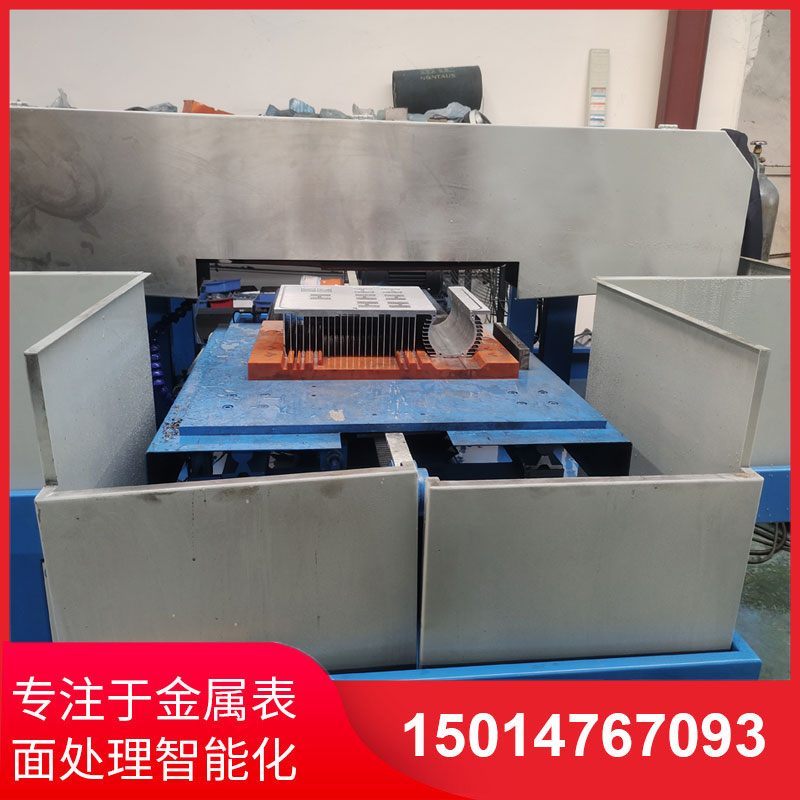 鋁材(cai)直(zhi)紋拉絲(si)機(ji)廠傢(jia)